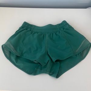 Lululemon tidewater teal hotty hot shorts 2.5 size 4